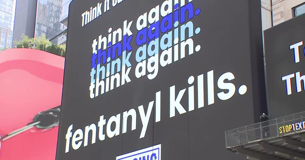 Des victimes d’overdose de fentanyl exposées sur un panneau publicitaire à Times Square