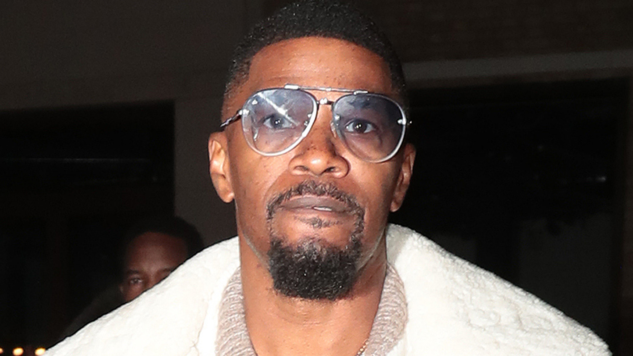 Jamie Foxx soutenu par des célébrités après ses excuses pour une publication controversée.