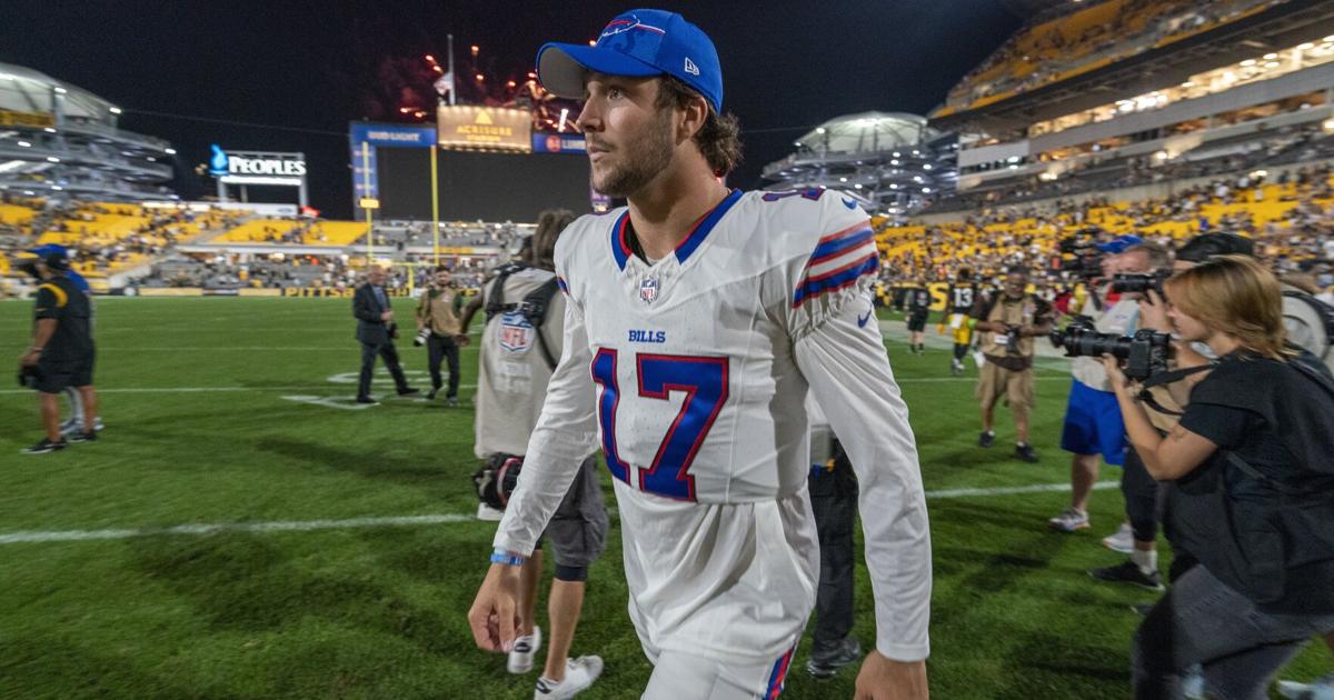 Josh Allen et Tony Romo enseignent dans une nouvelle publicité CBS/Paramount+