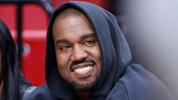 Kanye West montre son derrière lors d’une sortie en bateau à Venise avec sa “femme” – Hollywood Life