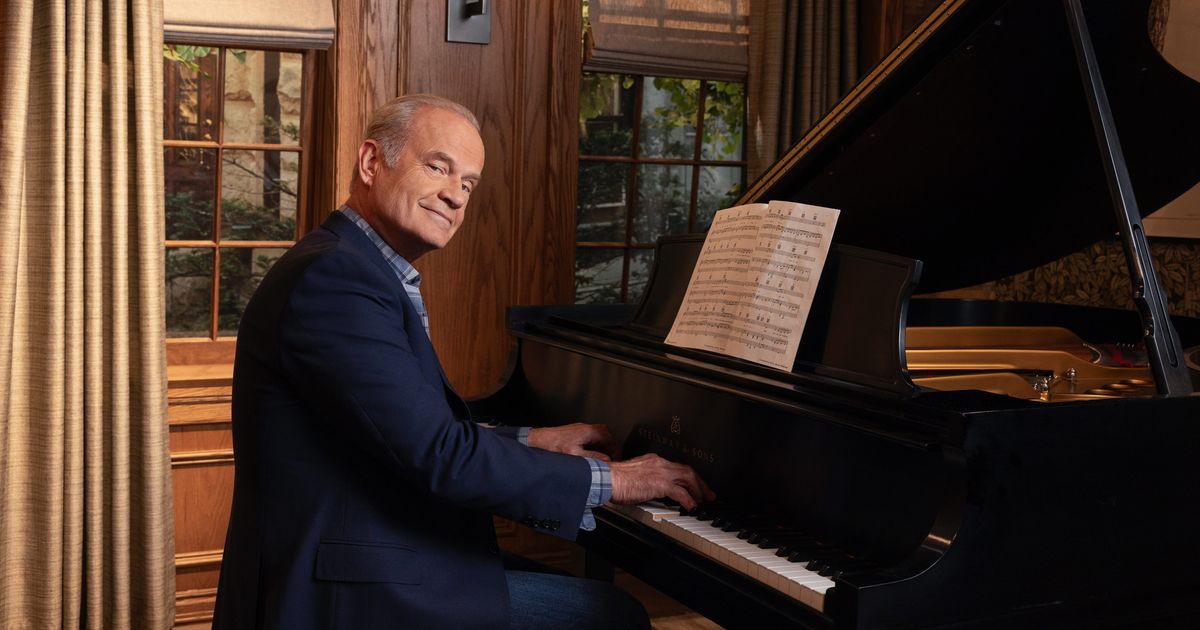 Kelsey Grammer interprète la nouvelle chanson du générique de ‘Frasier’
