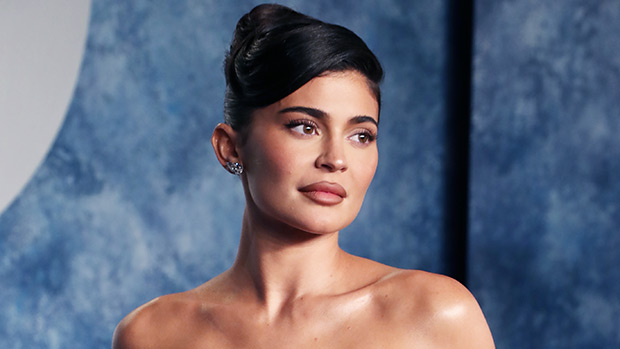 Kylie Jenner éblouit en robe dos nu et bikini string pour ses 26 ans