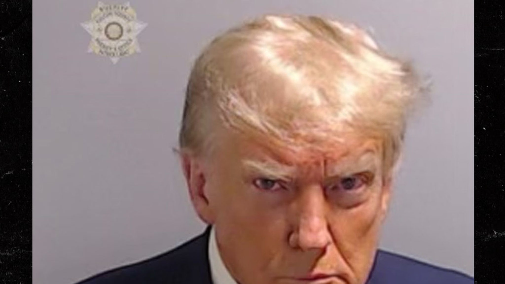 La photo d’identité de Donald Trump diffusée suite à sa reddition dans l’affaire électorale de Géorgie.