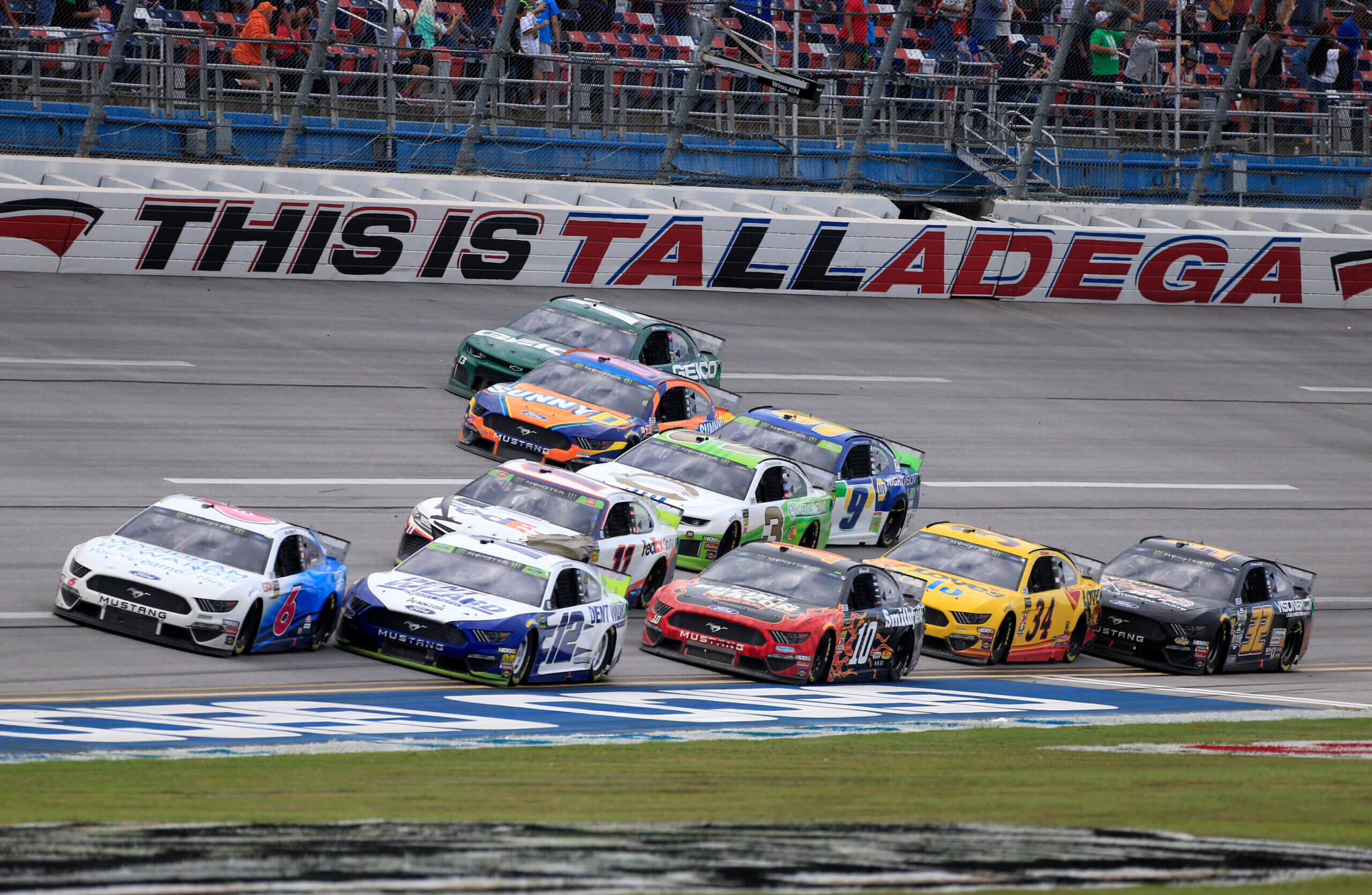 La série documentaire NASCAR débarque sur Netflix en 2024 : Attendez-vous à des surprises !