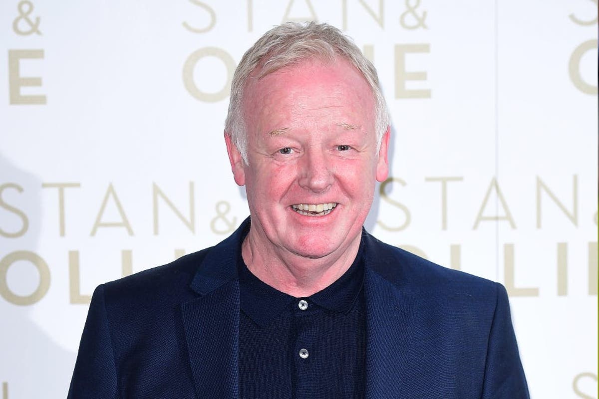 Les Dennis de Strictly dément les rumeurs de sa vie secrète de cheval