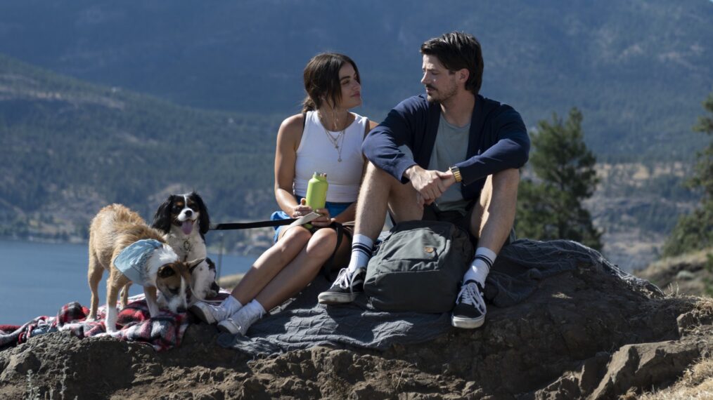 Lucy Hale révèle pourquoi elle est dans sa période “Rom-Com” avec son film Freevee.