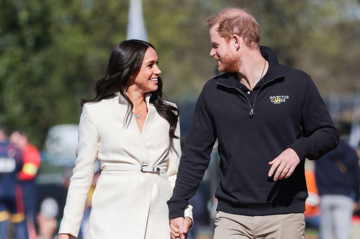 Prince Harry et Meghan Markle acquièrent les droits du best-seller “Rencontre au lac” pour Netflix