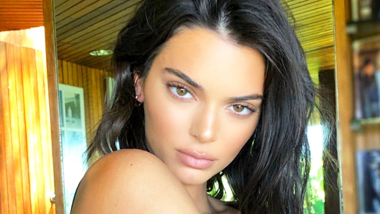 Regarder Kendall Jenner dévoiler son bikini à Mexico