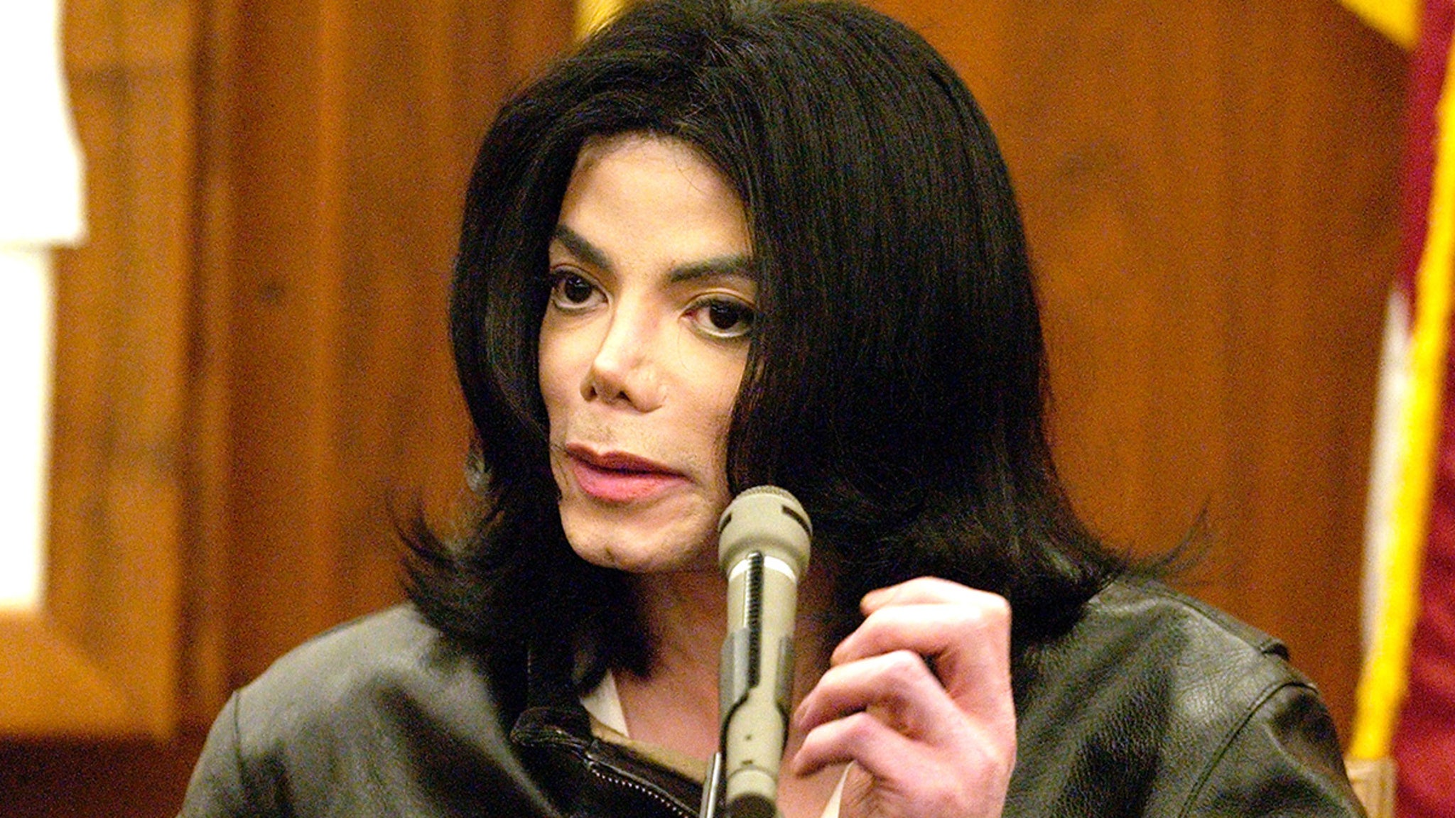 Revivez les poursuites pour abus sexuels contre Michael Jackson : les accusateurs peuvent poursuivre ses entreprises