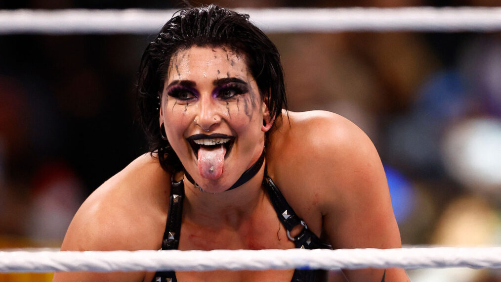 Rhea Ripley & Corey Graves partagent leurs attentes pour le face-à-face de cette année.