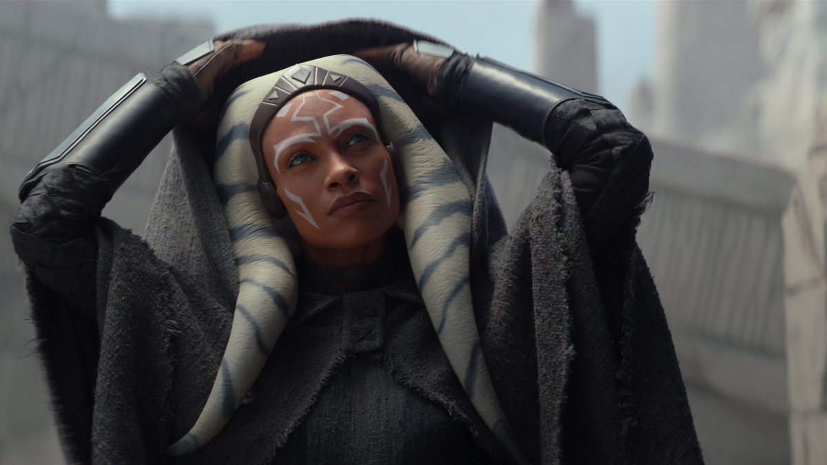 Rosario Dawson émue par le regard de sa mère lors de sa première dans ‘Star Wars’