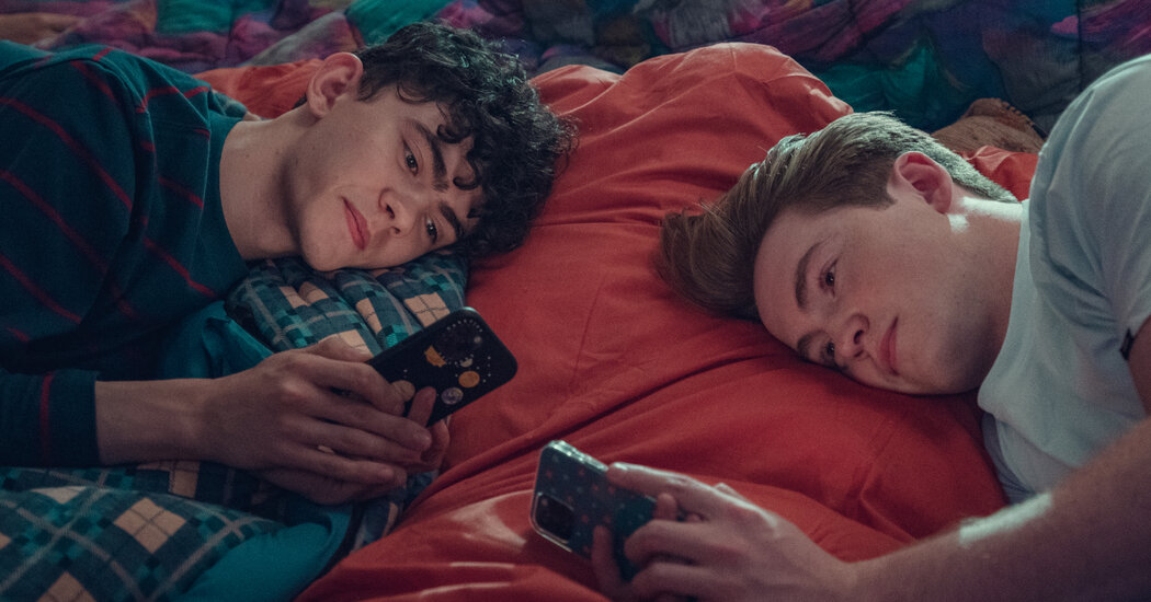 Saison 2 de “Heartstopper” regardée par des adolescents LGBTQ.