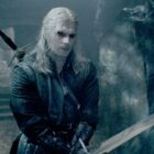 Geralt of Rivia holds his sword as he prepares to fight in The Witcher season 3