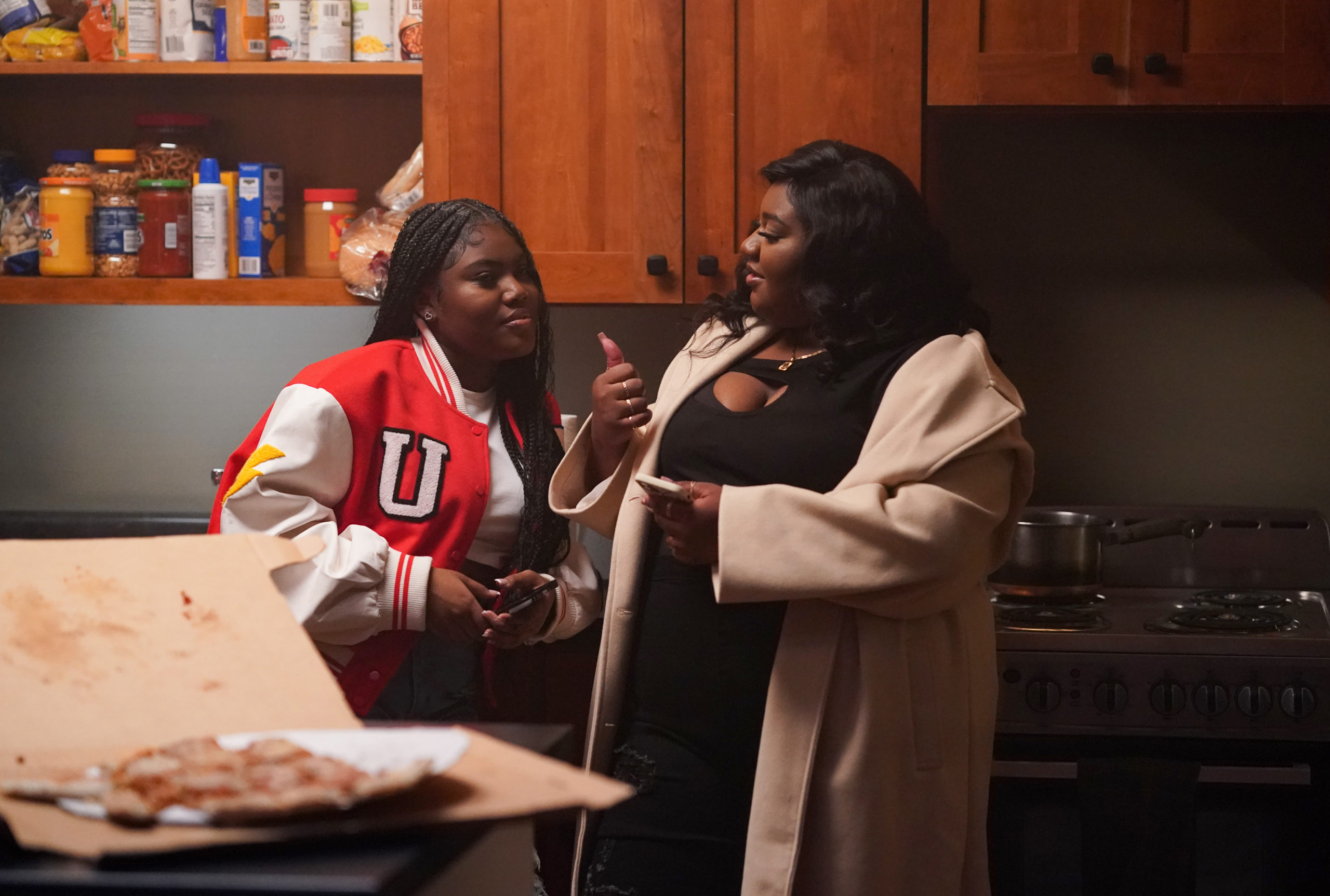 Showtime : The Chi annulée ou saison 7 renouvelée ? – Séries TV annulées et renouvelées