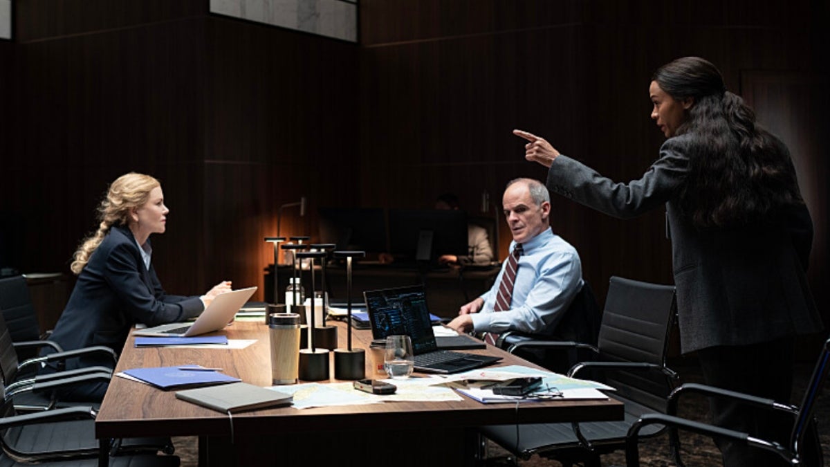 Star Michael Kelly parle de Taylor Sheridan dans Lioness