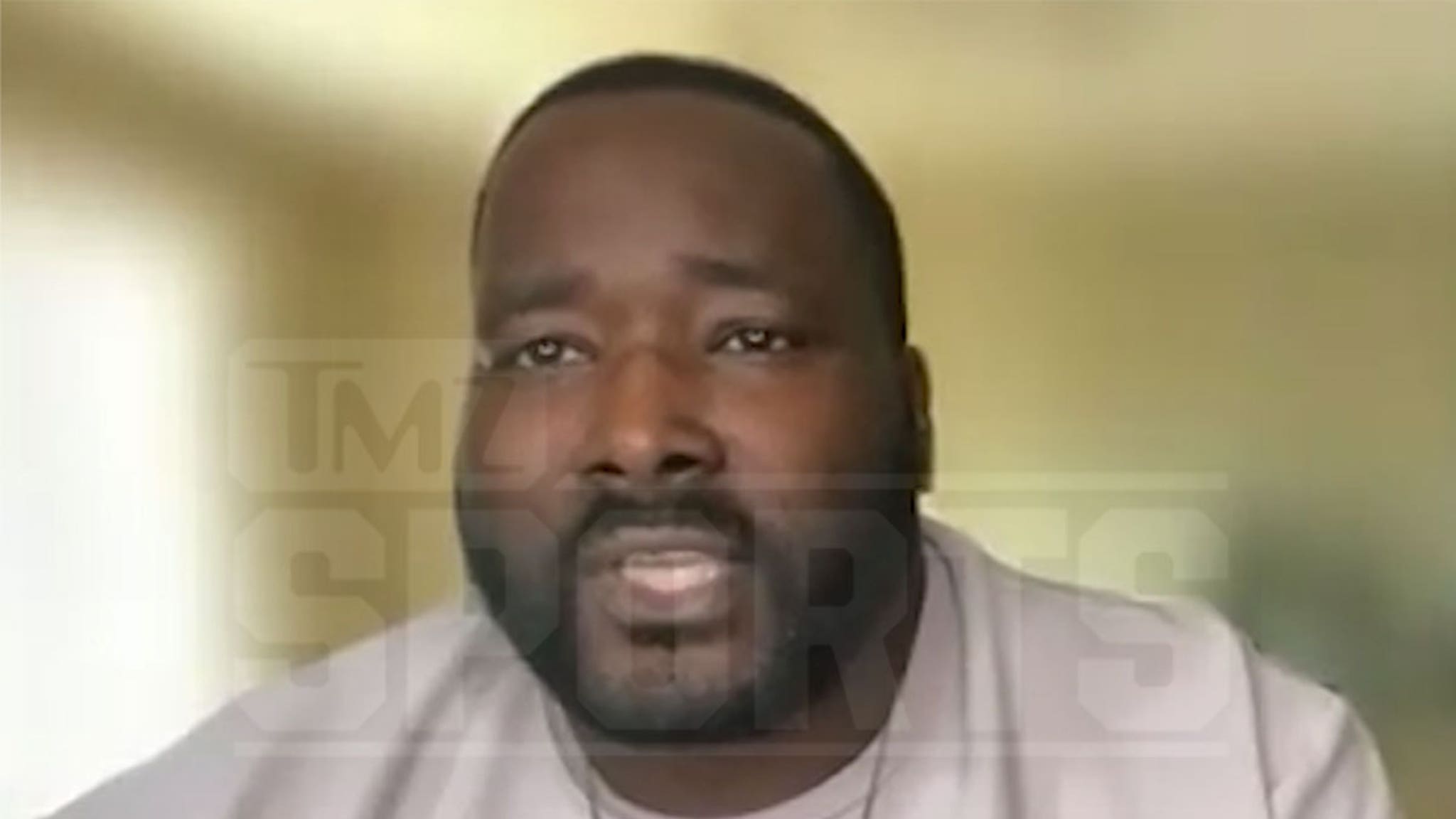 Star de ‘The Blind Side’ critique les fans qui réclament la défaite de Sandra Bullock aux Oscars à cause du drame d’Oher.