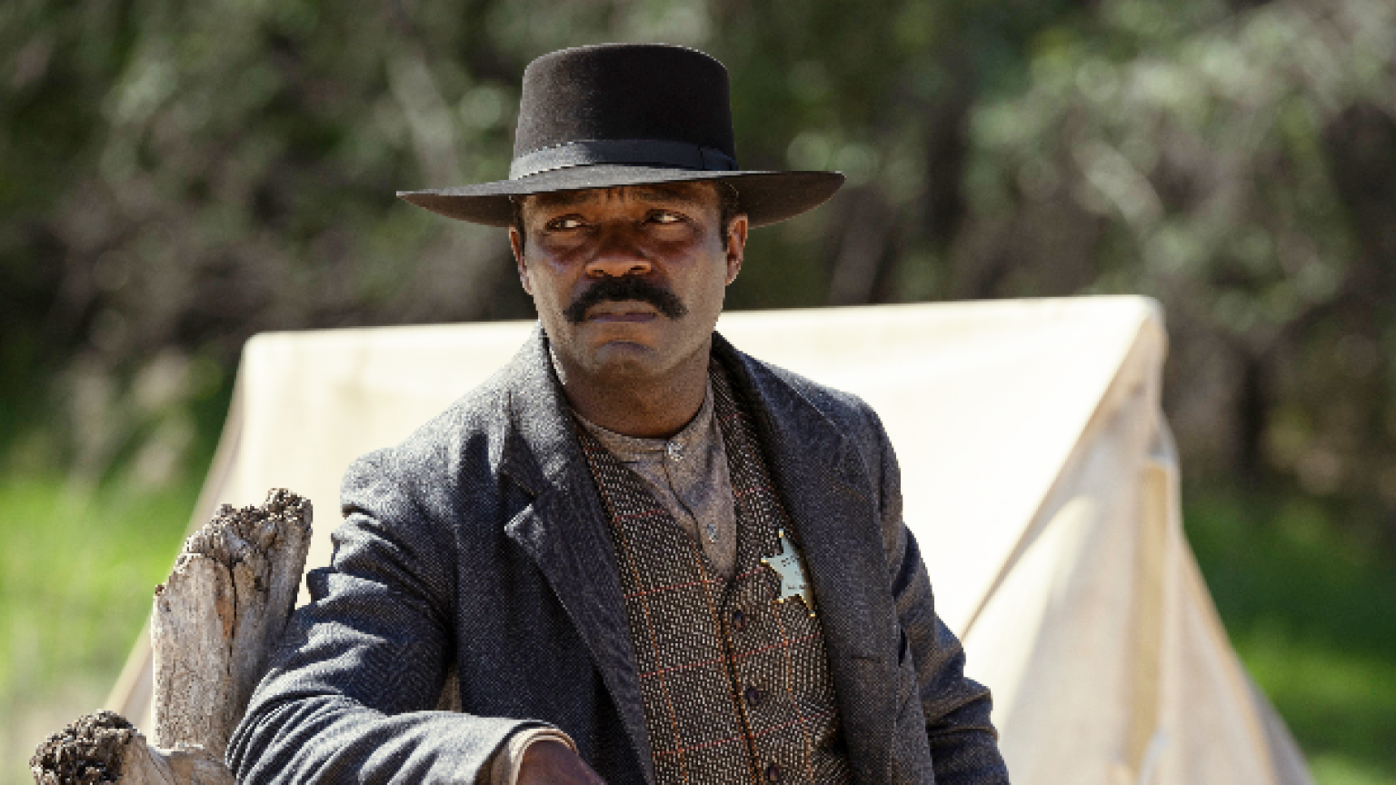 Tout savoir sur le casting et la date de sortie de Bass Reeves – Hollywood Life