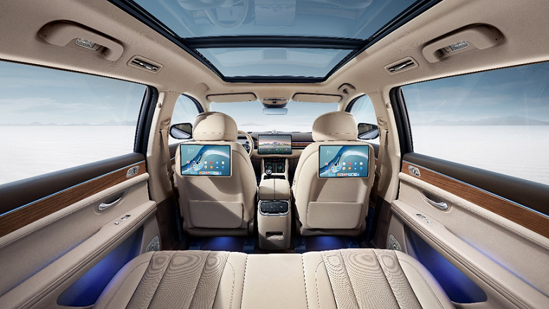 Huawei ne se limite pas aux smartphones à succès. En Chine, des files d'attente se forment pour le crossover Aito M7 - un concurrent du BMW X5L et Mercedes-Benz GLE 450 16 Huawei ne se limite pas aux smartphones à succès. En Chine, des files d'attente se forment pour le crossover Aito M7 - un concurrent du BMW X5L et Mercedes-Benz GLE 450