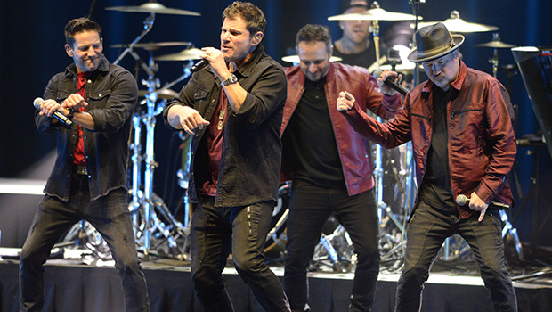 98 degrees se moque de NSYNC pour leur réunion après la leur – Hollywood Life