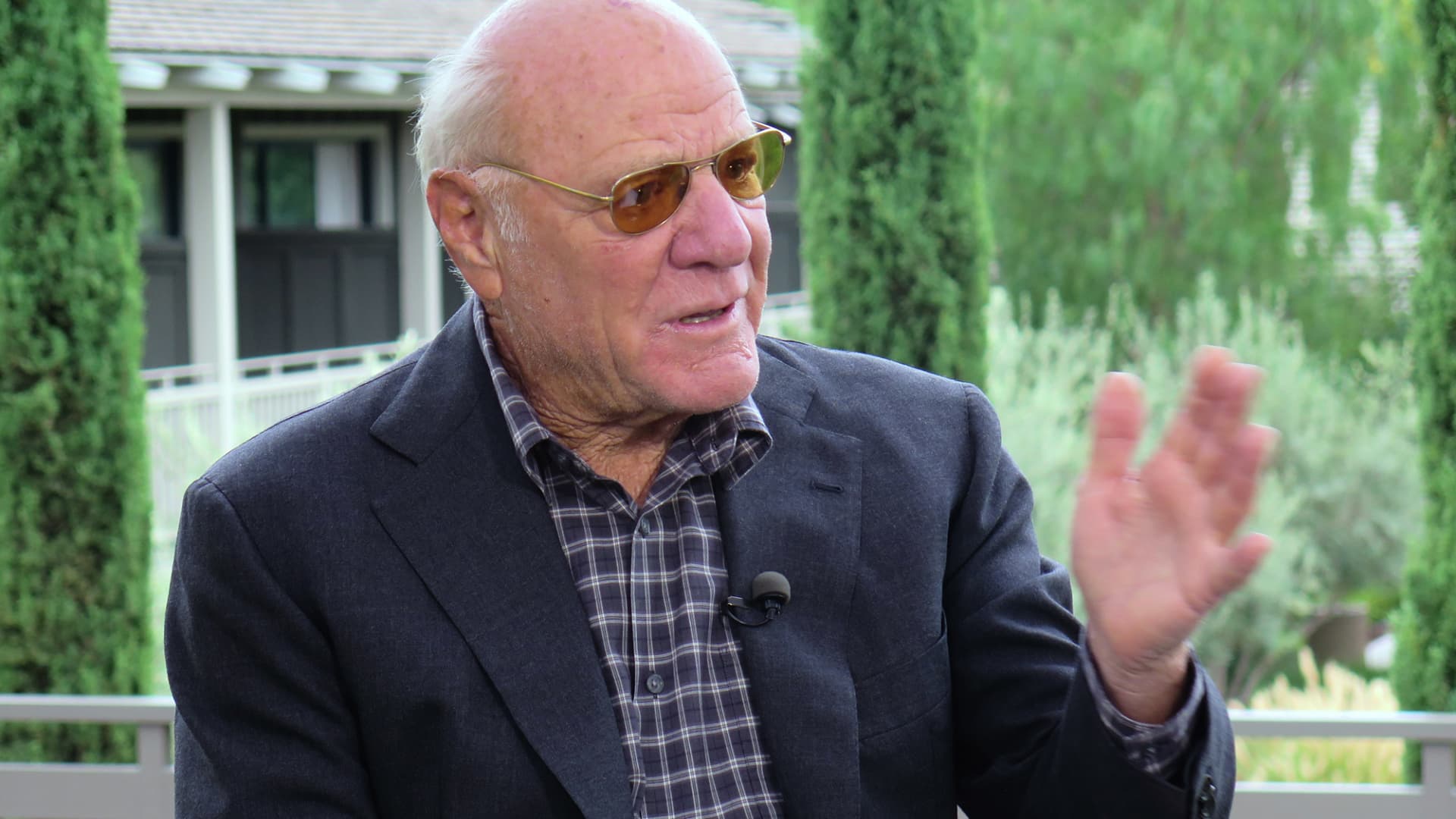 Barry Diller recommande aux studios de ne pas inclure Netflix dans les négociations de grève.