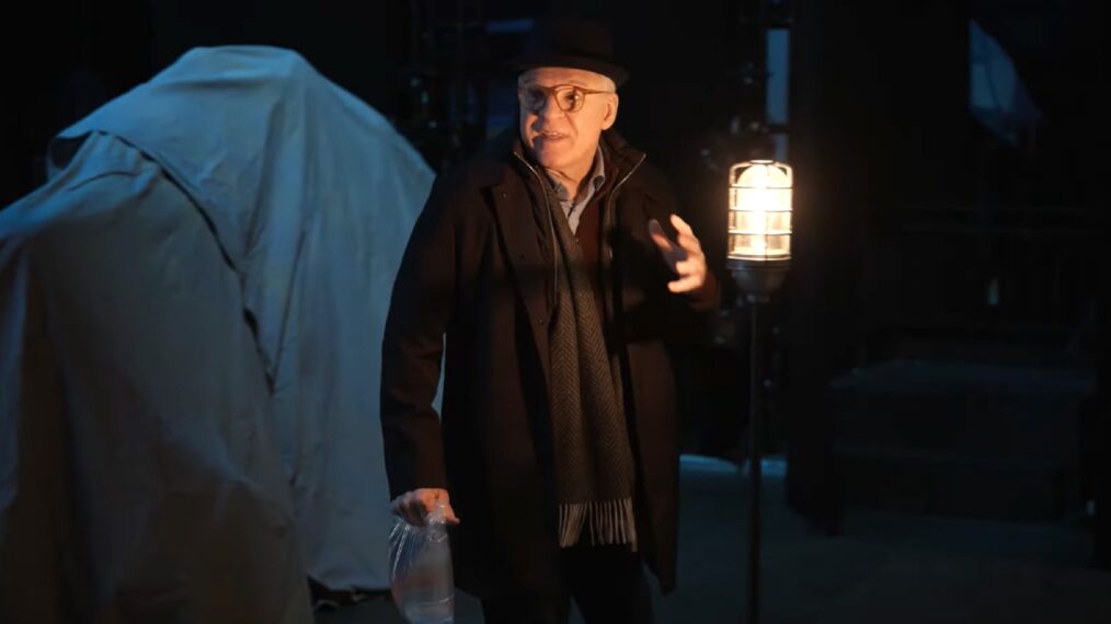 Charles terrifié par la lumière fantôme du théâtre – Regardez cette vidéo !