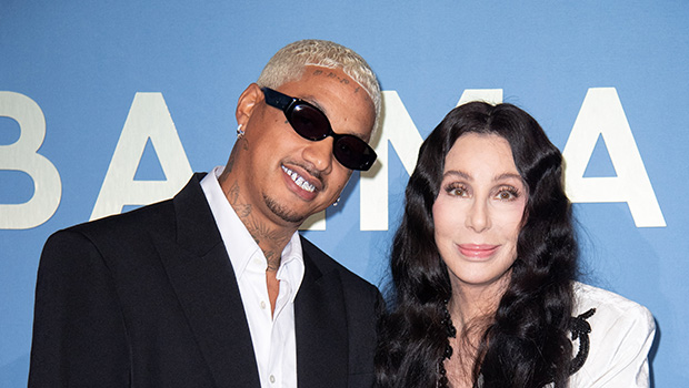 Cher et son petit ami AE Edwards s’affichent complices lors de la Fashion Week de Paris – Hollywood Life