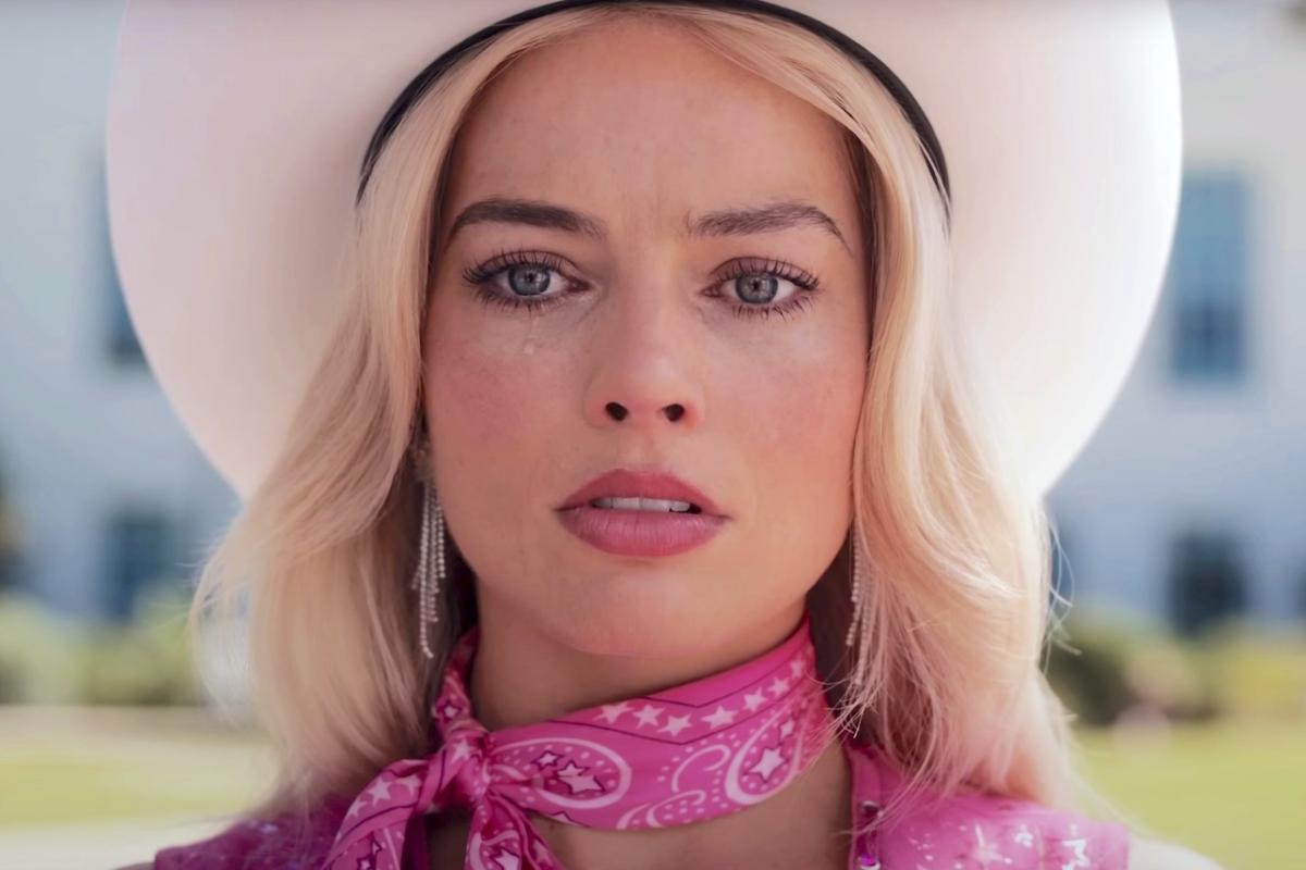 Comprendre la signification de la citation “Nous, mères, restons immobiles” dans le film “Barbie”