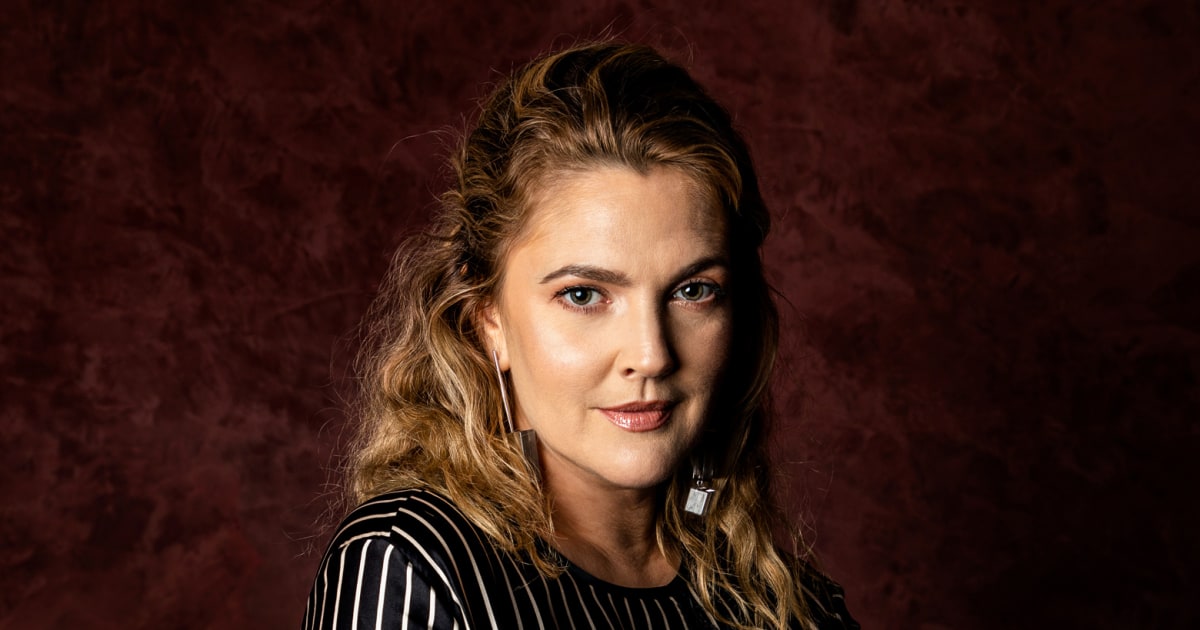 Drew Barrymore évincée comme présentatrice des National Book Awards, son talk-show revient malgré les grèves
