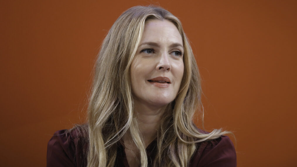 Drew Barrymore supprime vidéo d’excuse suite à critiques de stars.