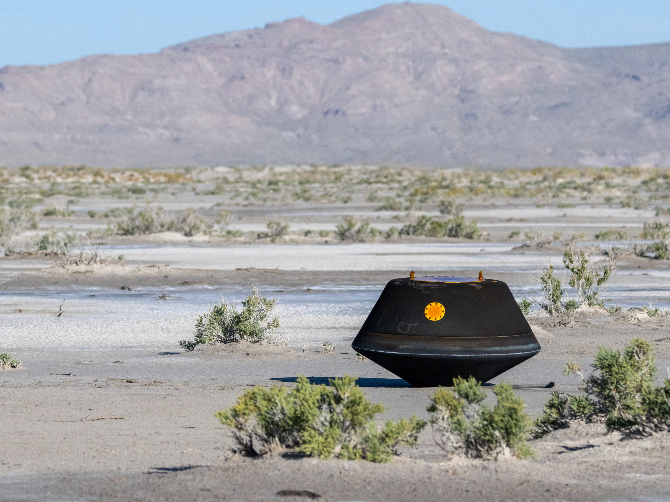 Échantillon astéroïde NASA atterrit sûrement en Utah avant d’être emporté en hélicoptère