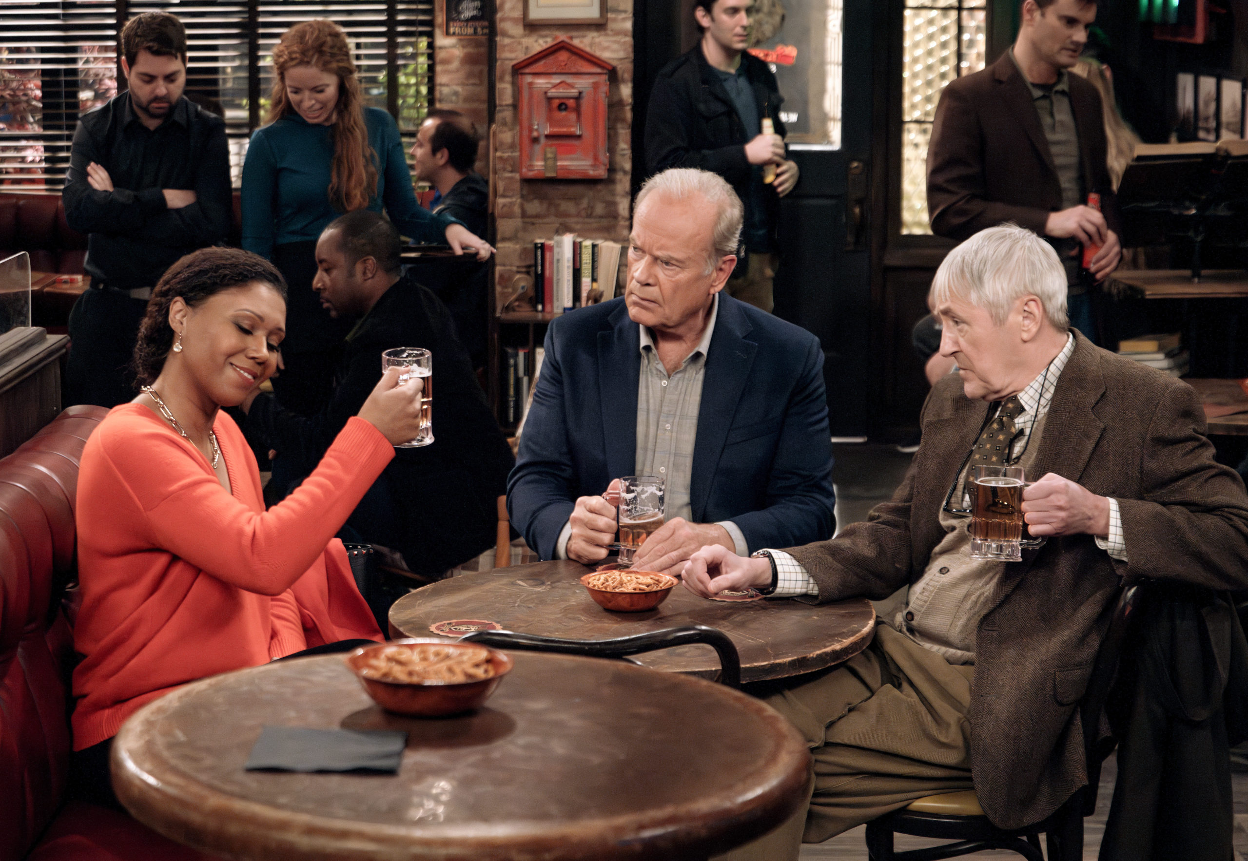 Frasier : Kelsey Grammer retrouve un bar de Boston dans la série suite de Paramount+ (à voir)