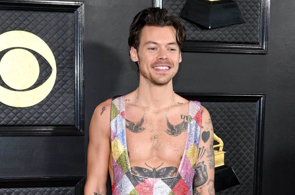 Harry Styles présent dans la bande-annonce de “Lessons in Chemistry” avec “Sign of the Times” – Billboard