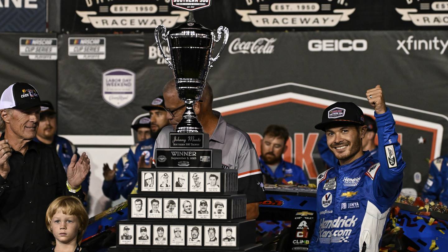 Hendrick et Larson impressionnent à Darlington pour le début des playoffs NASCAR