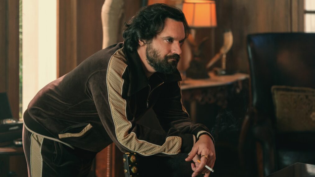 Jake Johnson décrypte la décision finale de Doug dans ‘Minx’