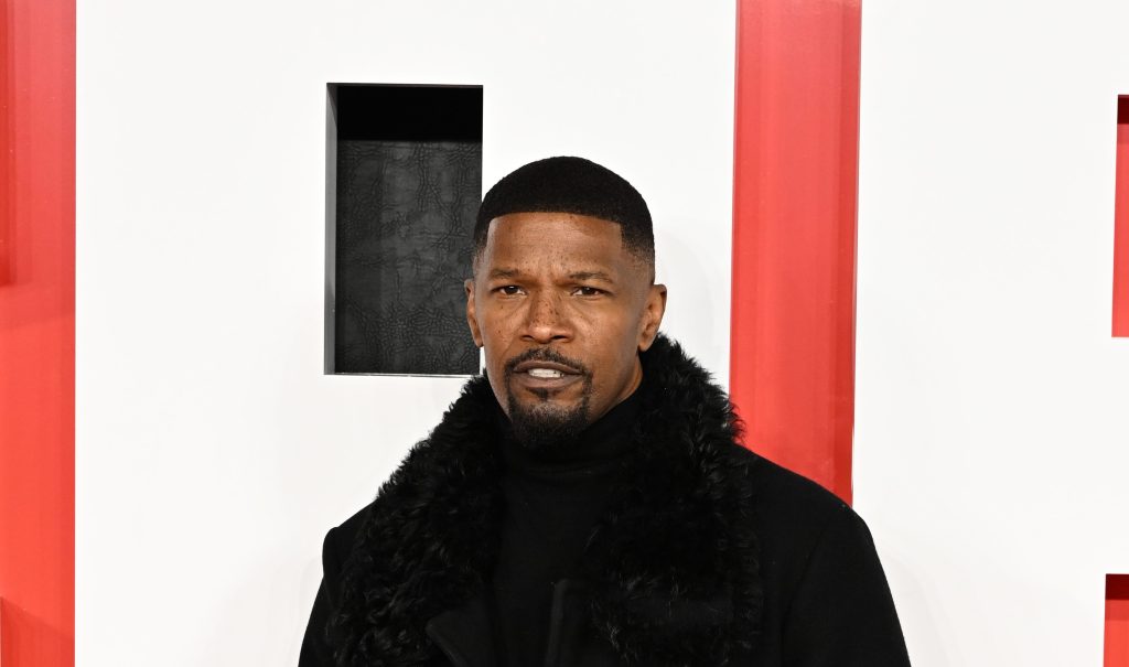 Jamie Foxx, avocat de Tommy Lee Jones dans le film ‘The Burial’ – VIBE.com