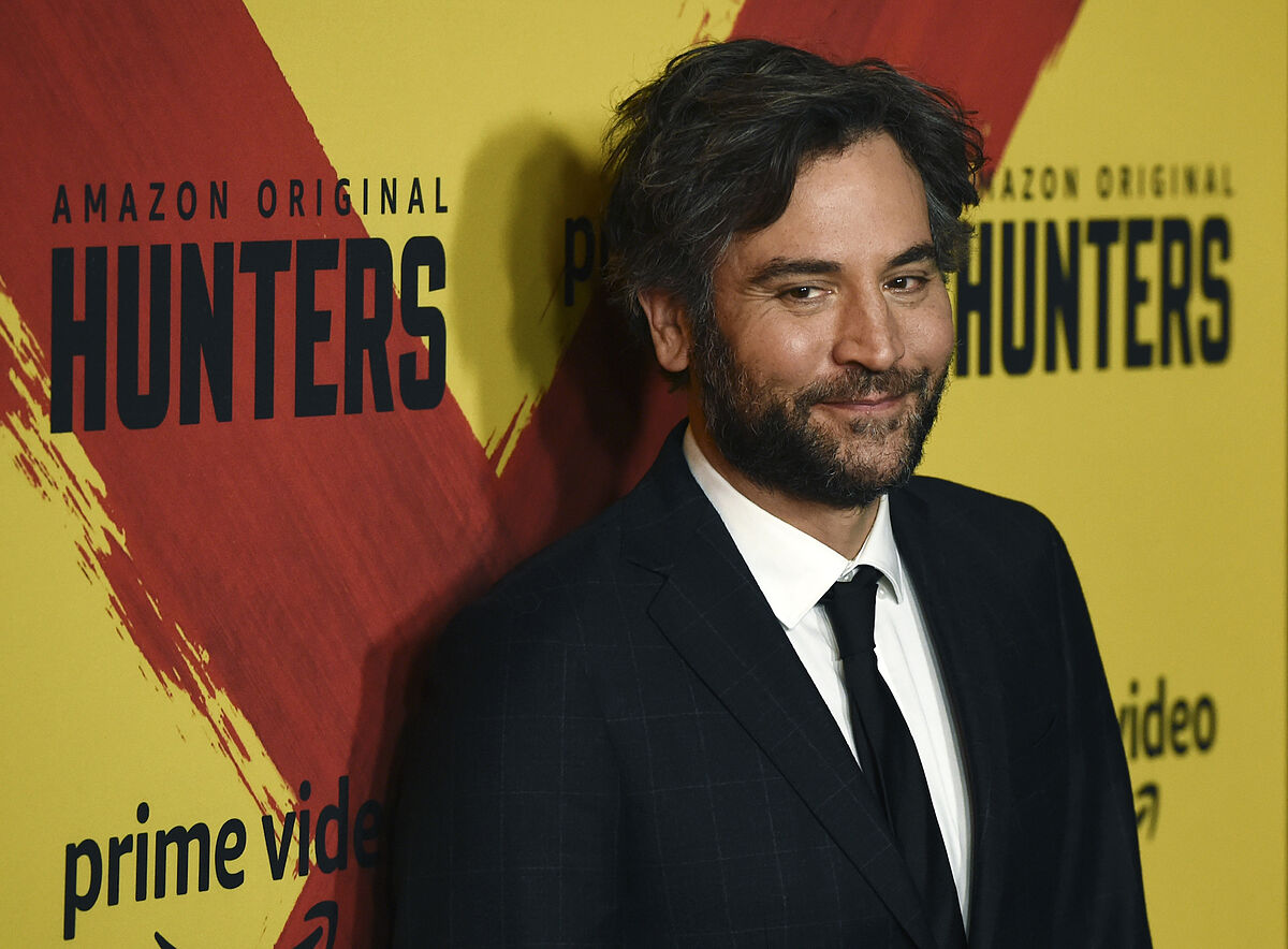 Josh Radnor célèbre le 18e anniversaire de “How I Met Your Mother” avec un retour sur le casting.