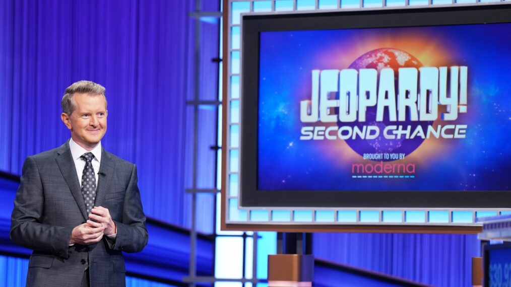Ken Jennings, l’animateur de Jeopardy!, ignore l’évidence lors de la première de la saison 40.