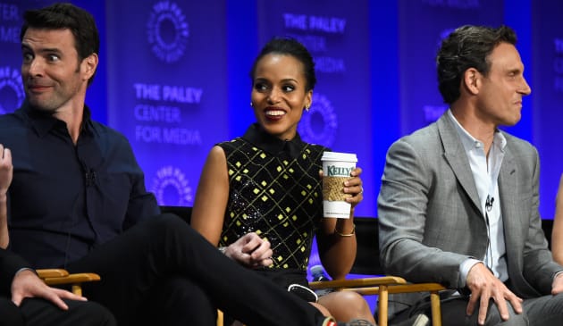 Kerry Washington et Tony Goldwyn recréent un moment iconique de Scandal, et Scott Foley donne son avis.
