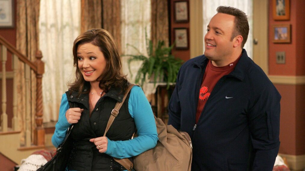 Kevin James et Leah Remini célèbrent les 25 ans de la série ‘The King of Queens’, en hommage à Jerry Stiller.