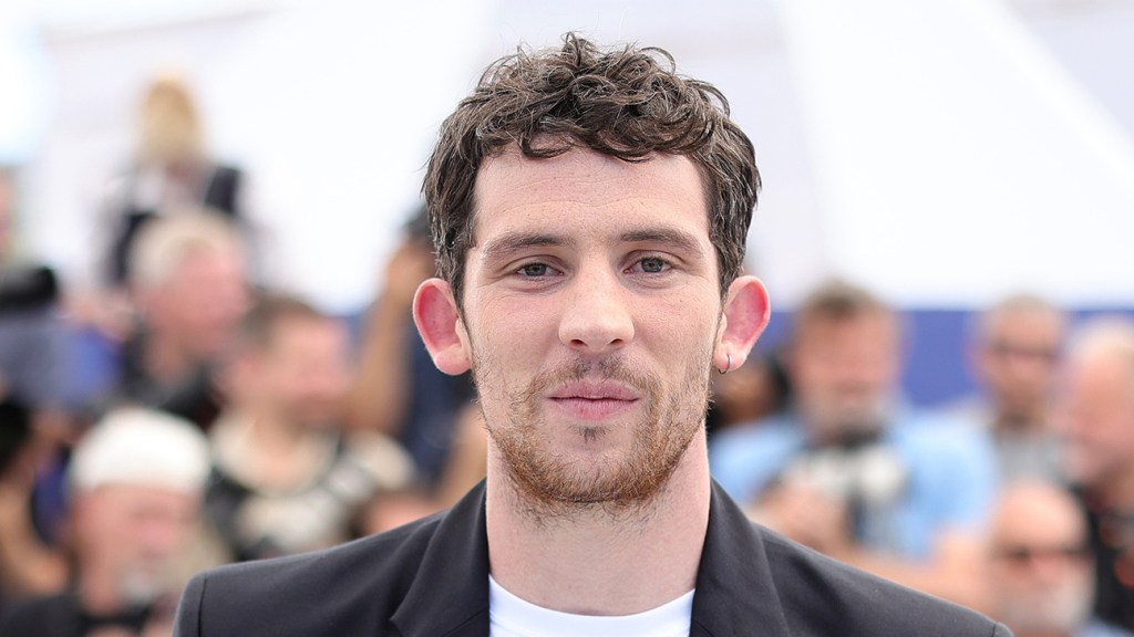 La célébrité de “The Crown” a été difficile pour Josh O’Connor – The Hollywood Reporter