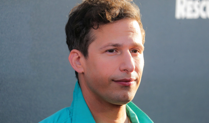 La performance d’Andy Samberg en photographe juif célèbre de la Seconde Guerre mondiale dans une biographie à venir