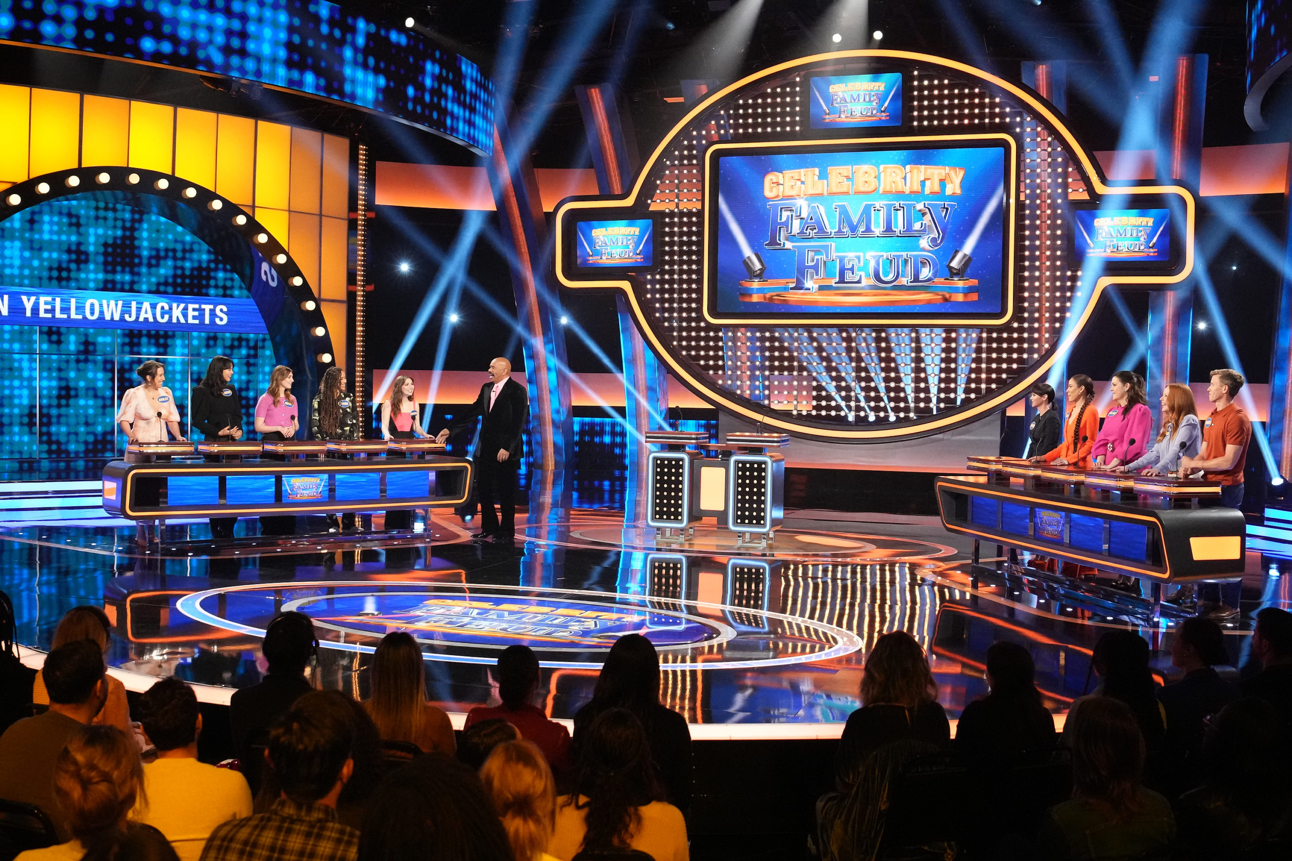 L’avenir de Celebrity Family Feud sur ABC : annulé ou saison 10 ? – séries annulées et renouvelées, audiences.