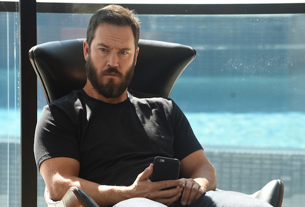 Mark-Paul Gosselaar a envisagé de quitter Hollywood après l’annulation de sa série sur le baseball – séries annulées et renouvelées, audiences