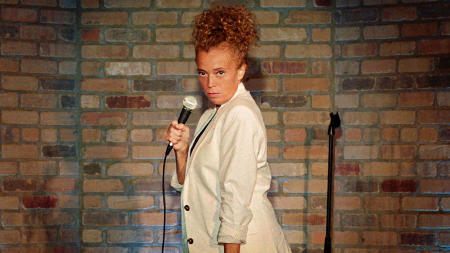 Michelle Wolf critique le mouvement #MeToo dans son spécial Netflix “C’est génial d’être ici”