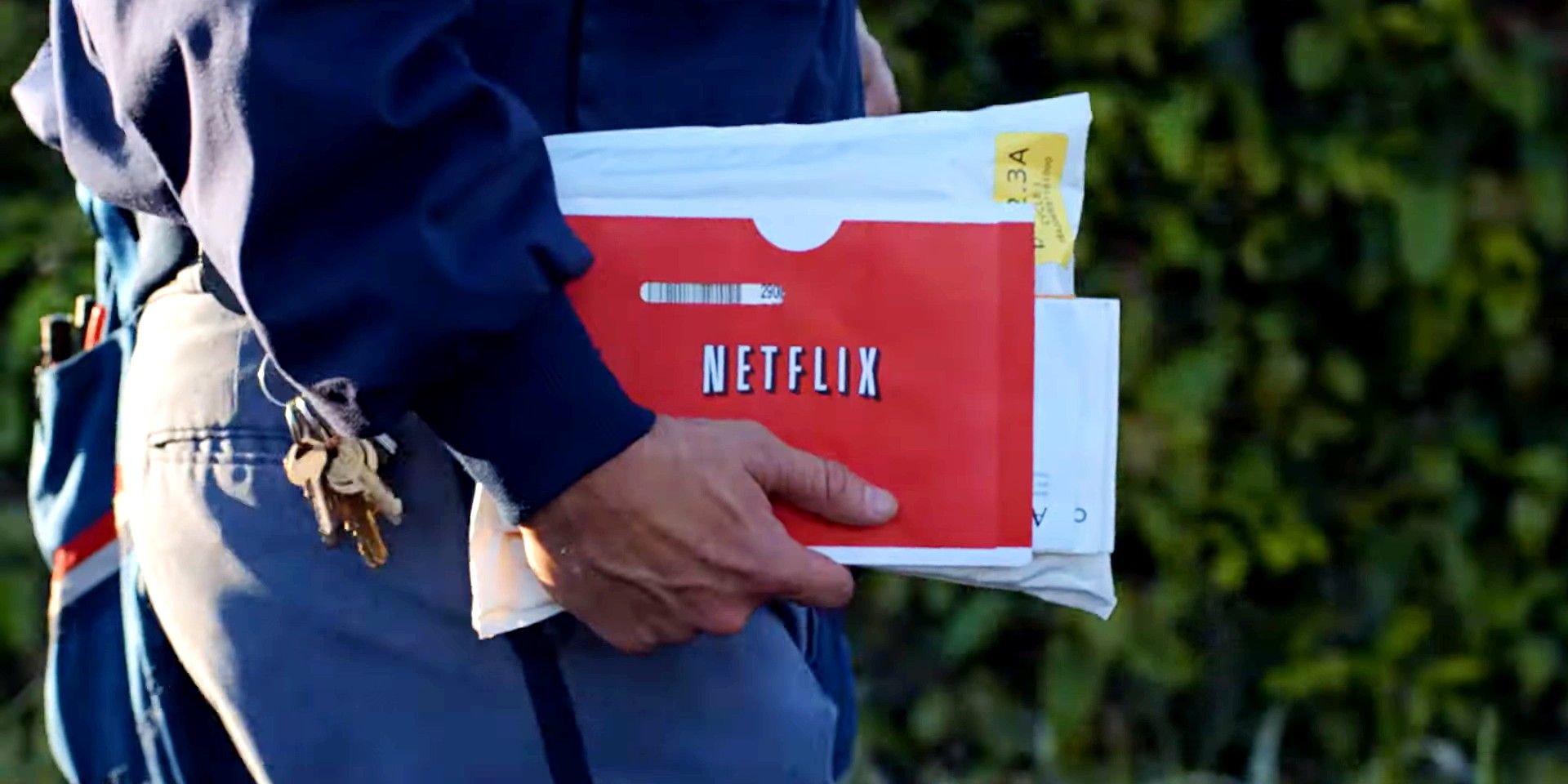 Netflix célèbre l’ère de la location de DVD avec une vidéo nostalgique, envoyant ses dernières enveloppes rouges