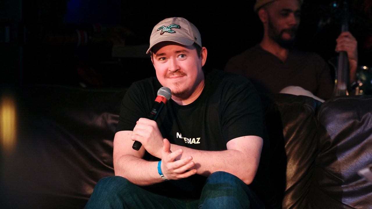 Nouveau spécial Netflix de Shane Gillis après son renvoi de SNL pour des insultes anti-gays