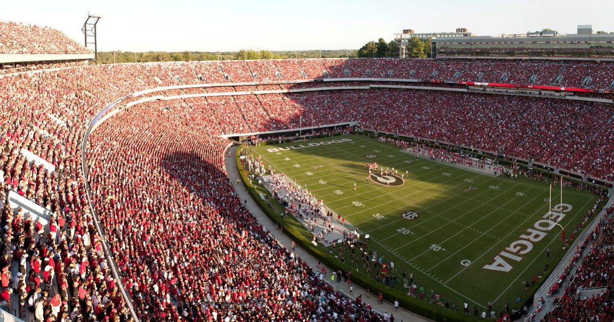 Regarder un match de football universitaire gratuit : South Carolina vs. Georgia en direct.