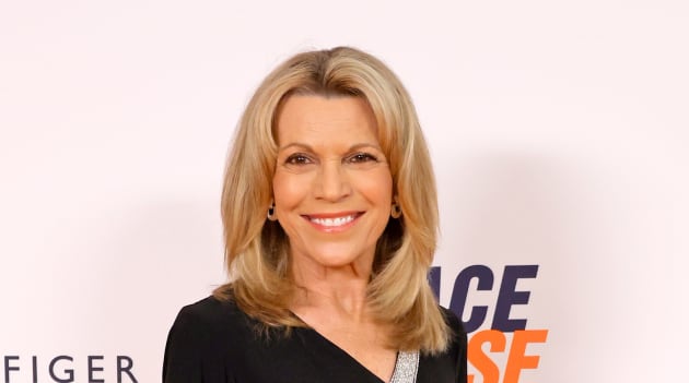 Vanna White prolonge son contrat pour “La Roue de la Fortune”