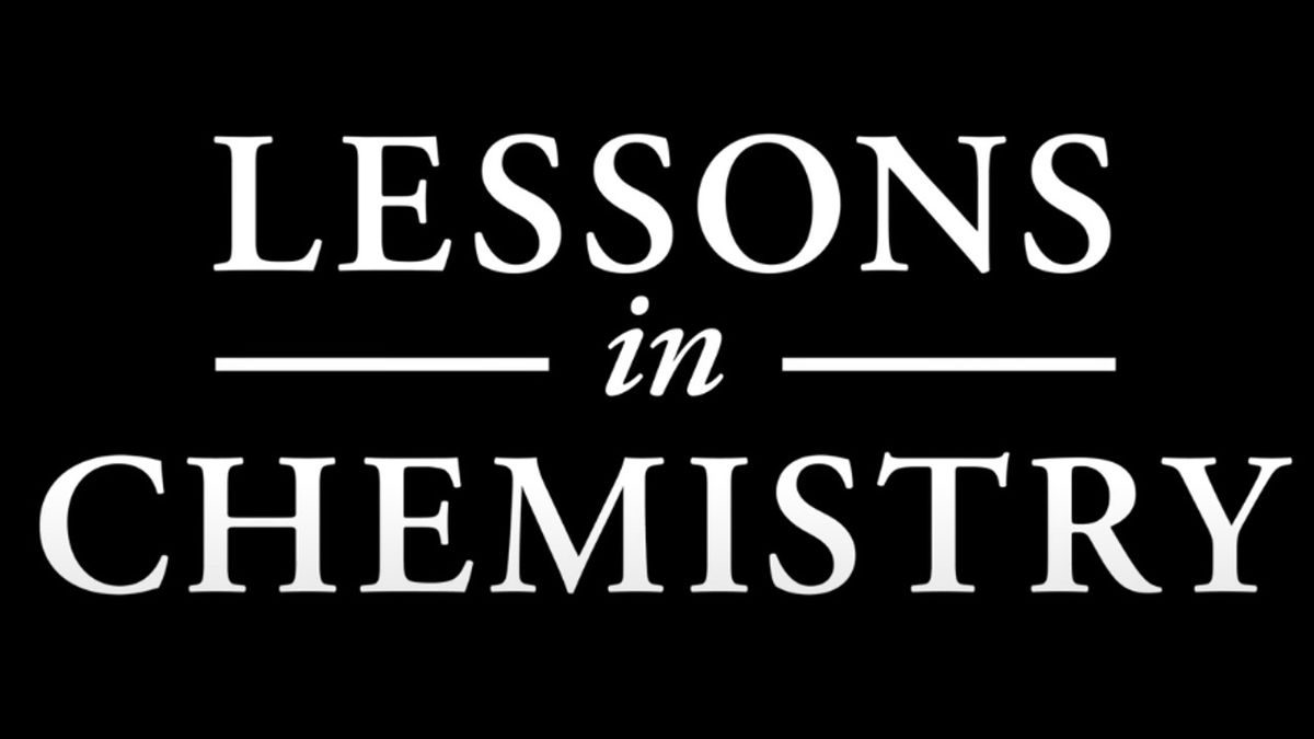 Apple TV+ transforme complètement un personnage du livre “Lessons In Chemistry”, et j’adhère.