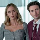 Emily Blunt and Chris Evans in Pain Hustlers on Netflix 